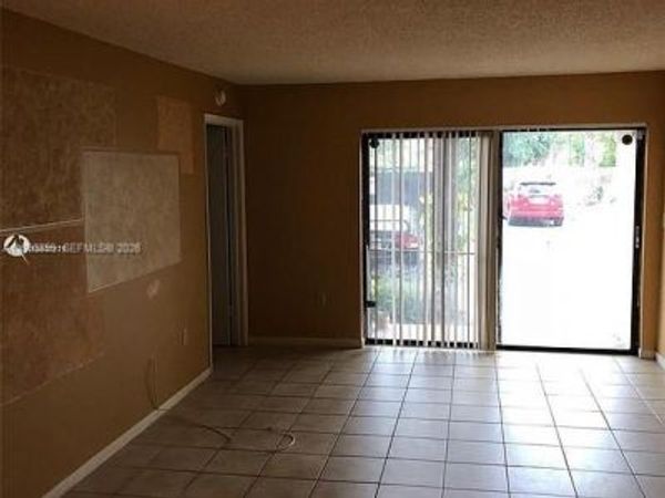 7235 NW 179th St, Unit 103, Hialeah, FL 33015