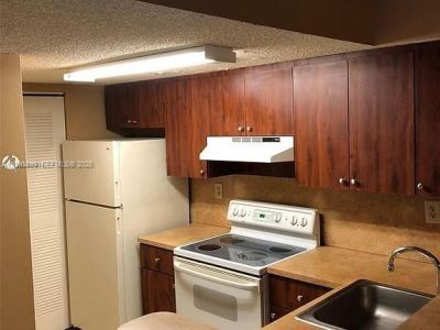 7235 NW 179th St, Unit 103, Hialeah, FL 33015 Photo