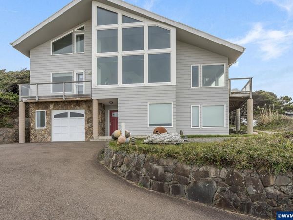 1068 NW 6th Ct, Lincoln City, OR 97367