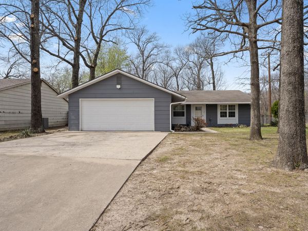 1300 Maple Drive, Grove, OK 74344