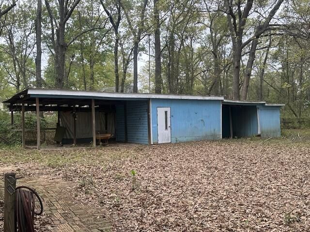 829 Lewis Road Photo 10