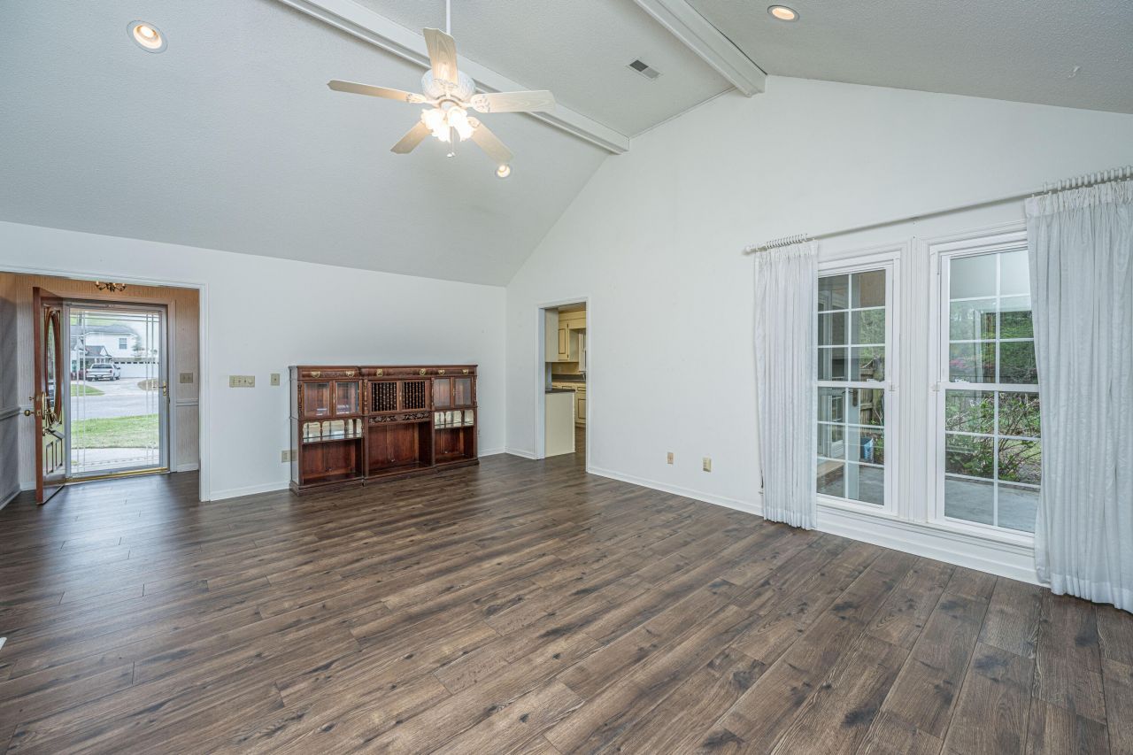 103 Kenton Place Photo 11