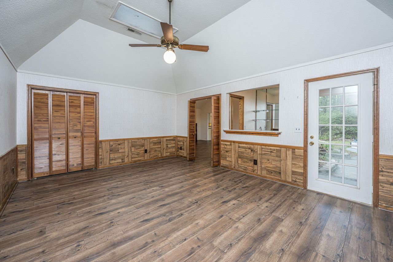 103 Kenton Place Photo 15