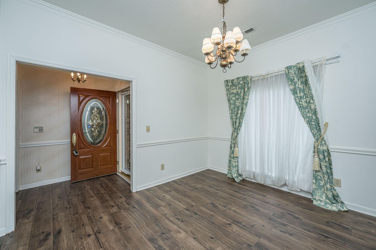 103 Kenton Place Photo 2