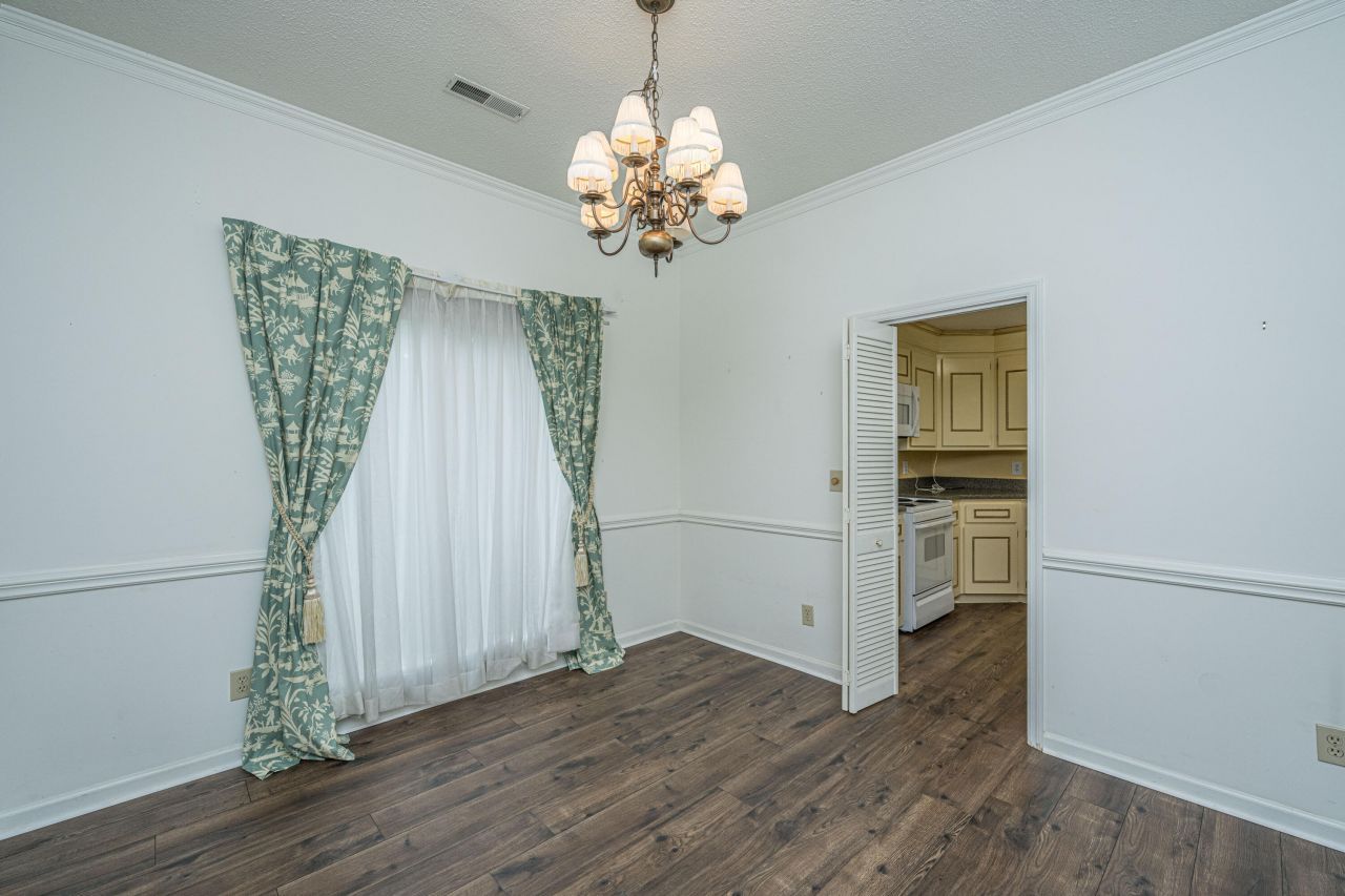 103 Kenton Place Photo 3