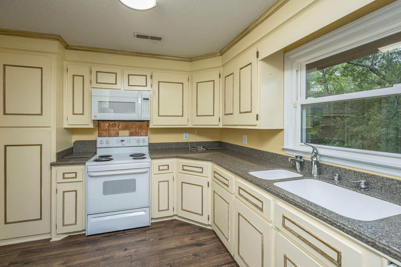 103 Kenton Place Photo 5