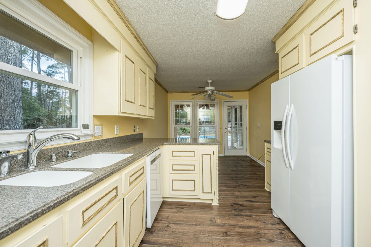 103 Kenton Place Photo 6