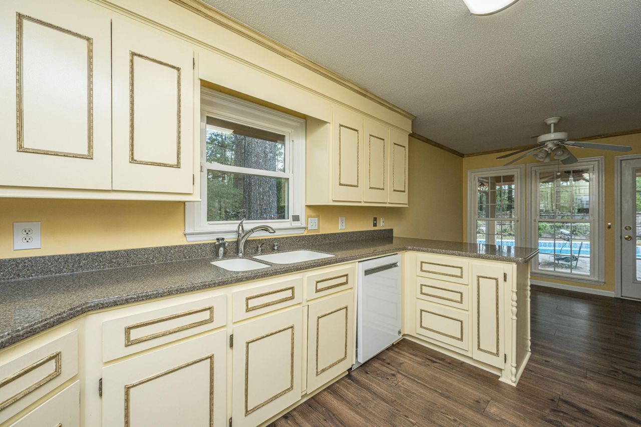 103 Kenton Place Photo 7