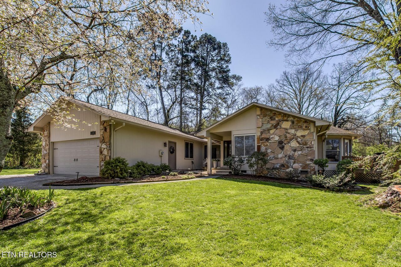 1313 Cherry Tree Lane, Knoxville, TN 37919 Main Photo