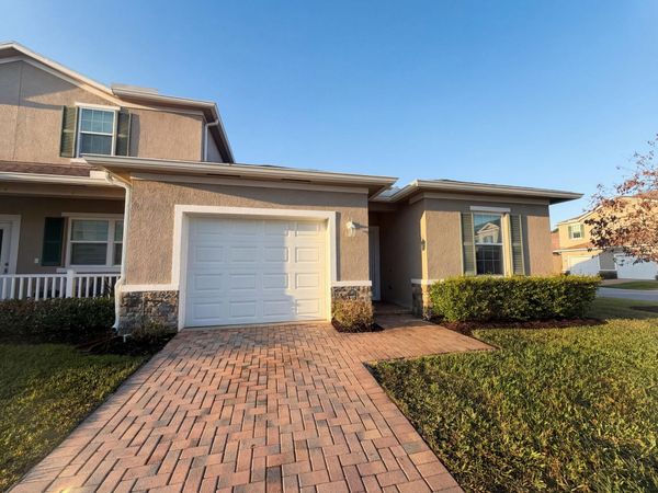 758 NE Hawks Ridge Way, Port Saint Lucie, FL 34983
