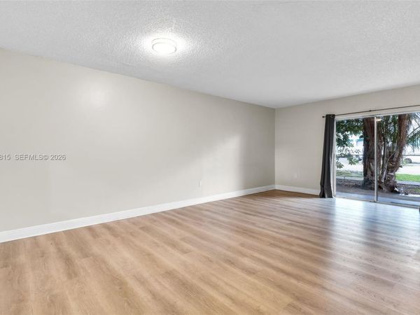 2690 W 76th St , Unit 104, Hialeah, FL 33016