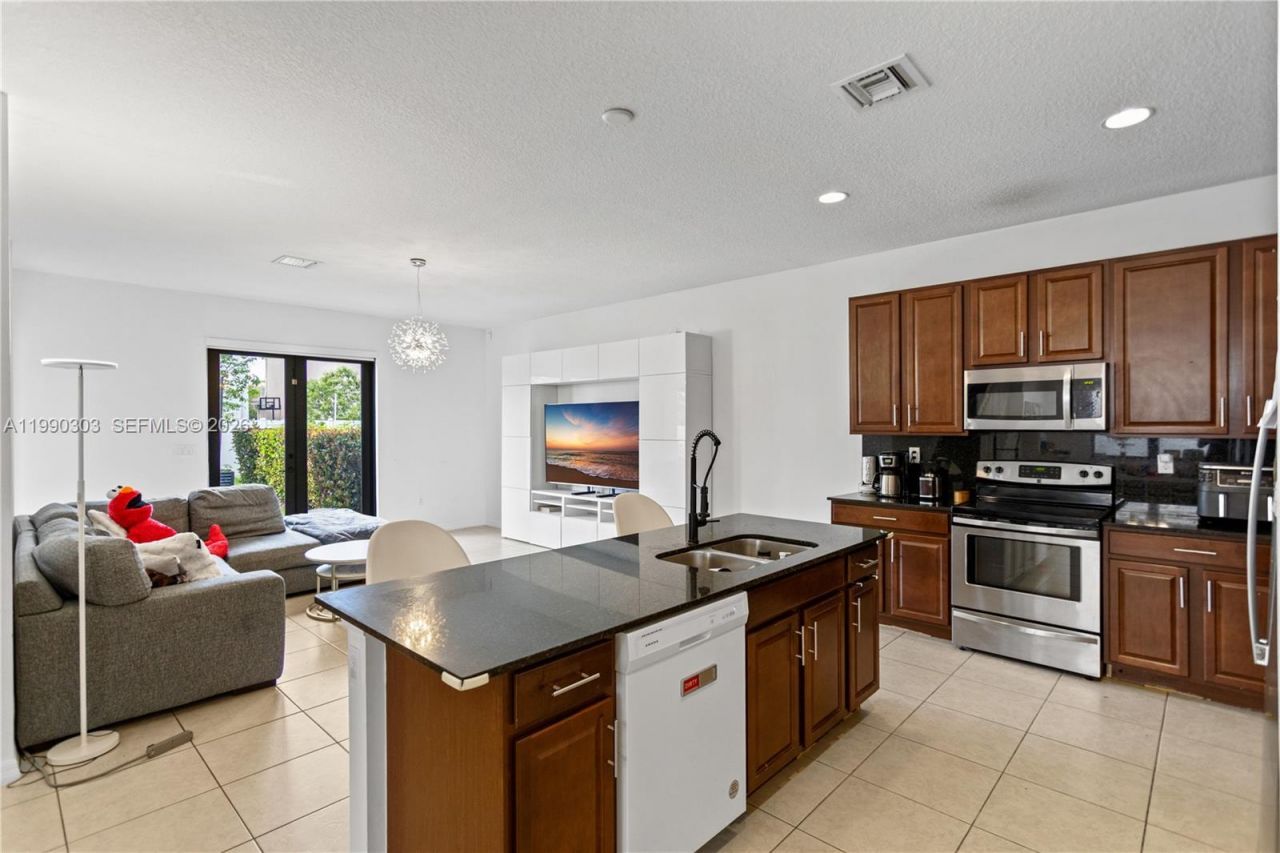 19244 NE 9th Pl, Miami, FL 33179 Photo