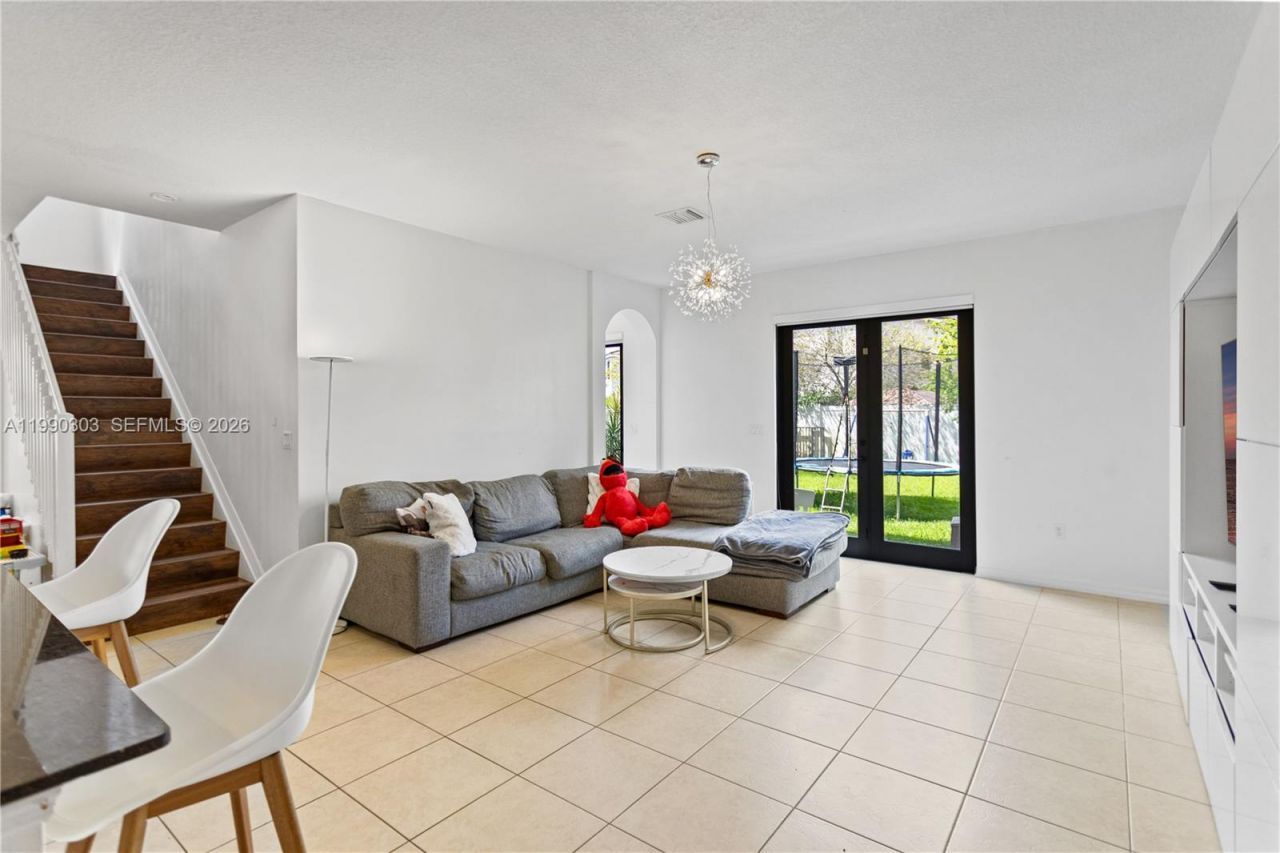 19244 NE 9th Pl, Miami, FL 33179 Photo