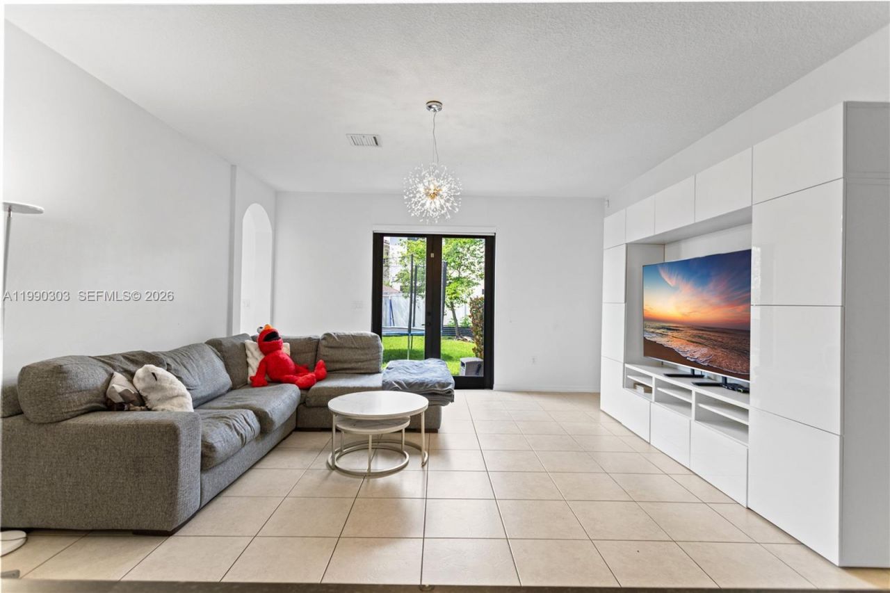 19244 NE 9th Pl, Miami, FL 33179 Photo