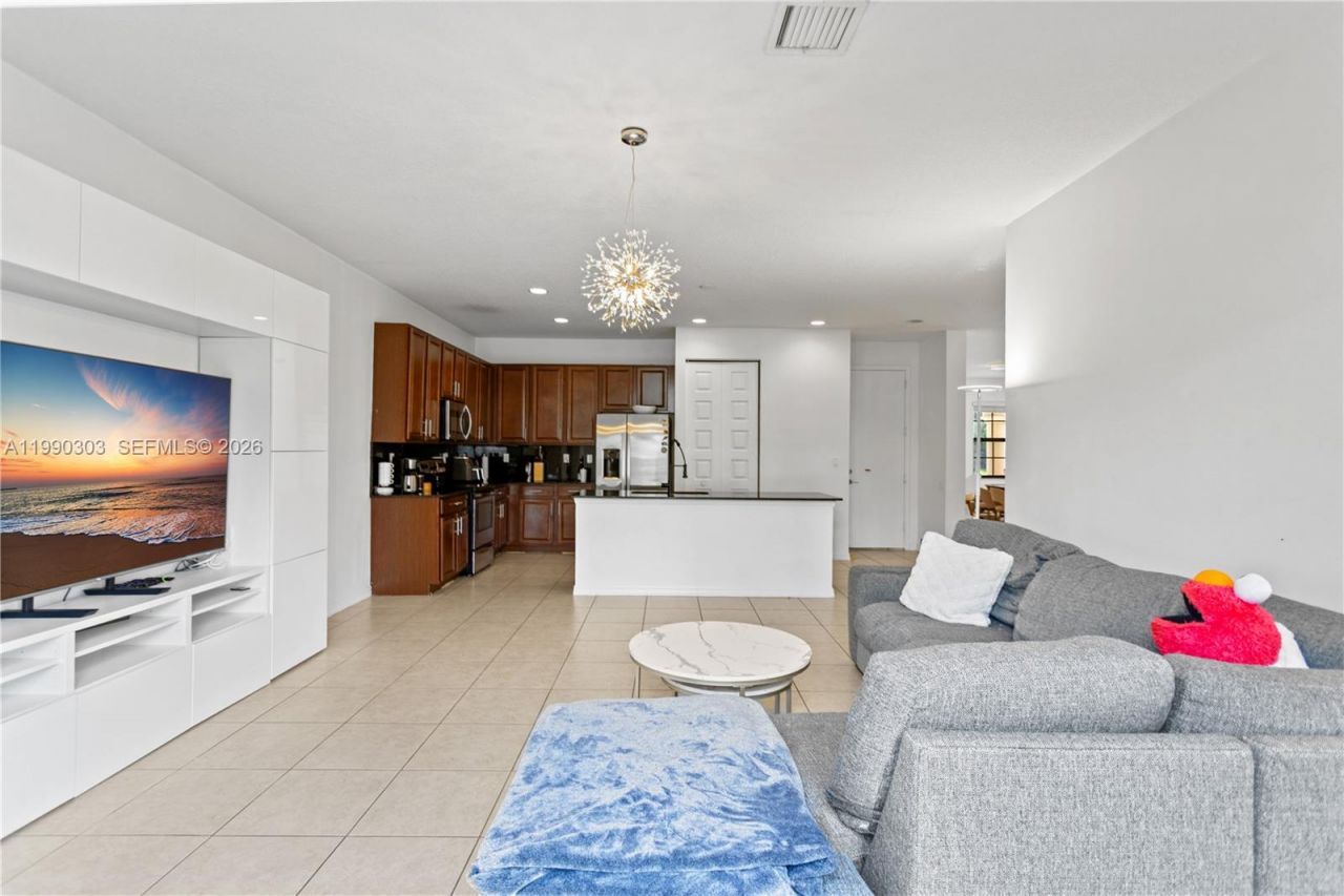 19244 NE 9th Pl, Miami, FL 33179 Photo