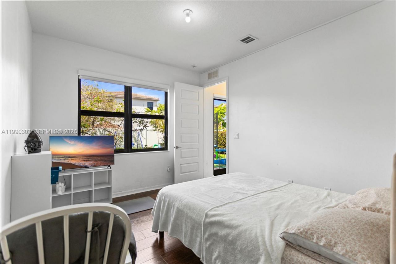 19244 NE 9th Pl, Miami, FL 33179 Photo