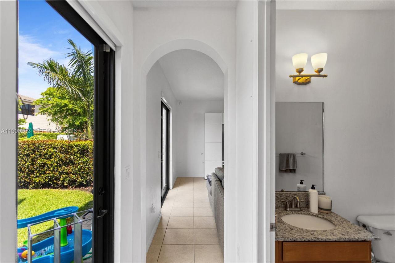 19244 NE 9th Pl, Miami, FL 33179 Photo