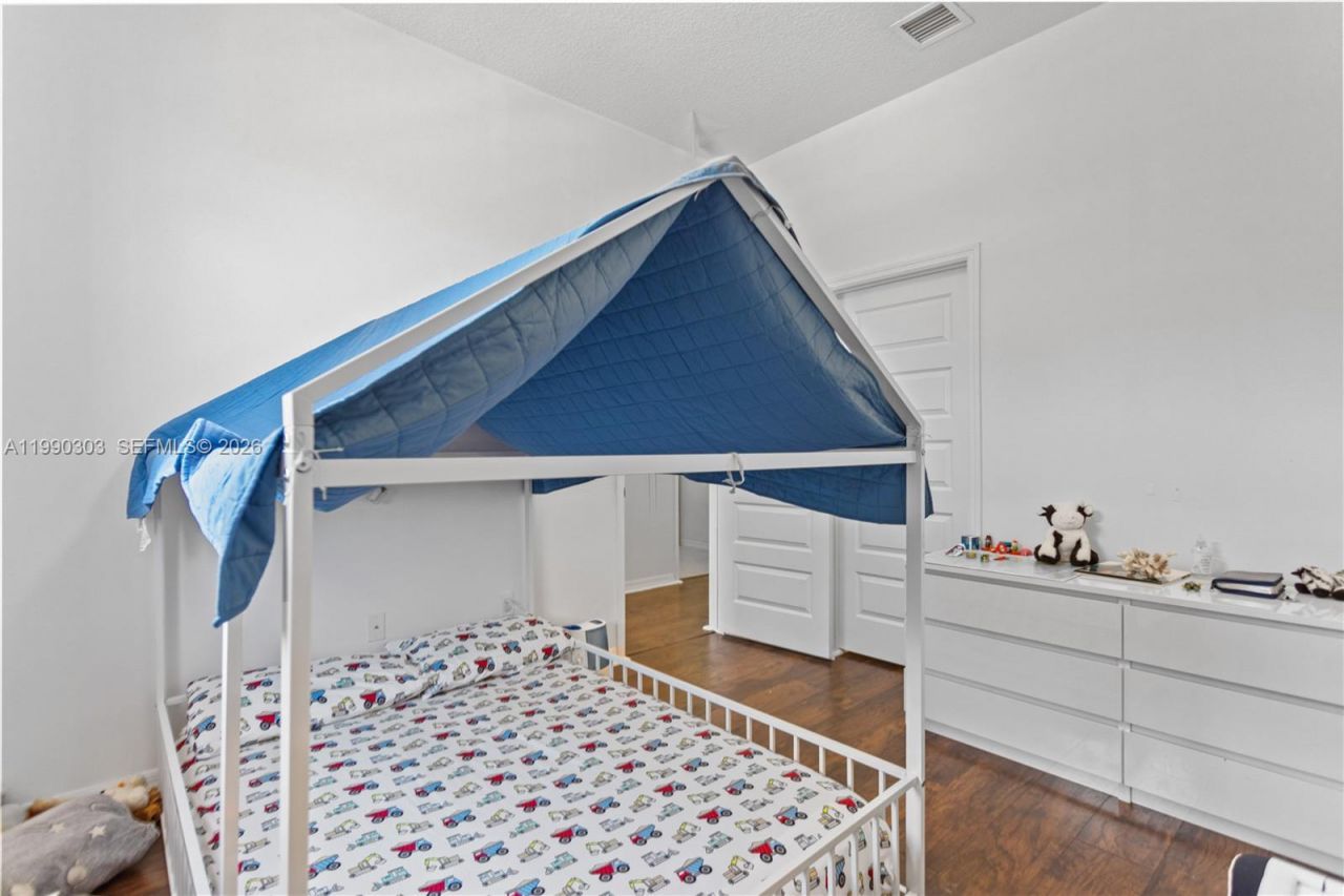 19244 NE 9th Pl, Miami, FL 33179 Photo