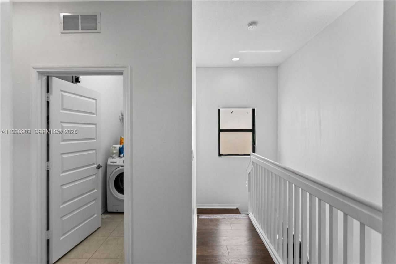 19244 NE 9th Pl, Miami, FL 33179 Photo