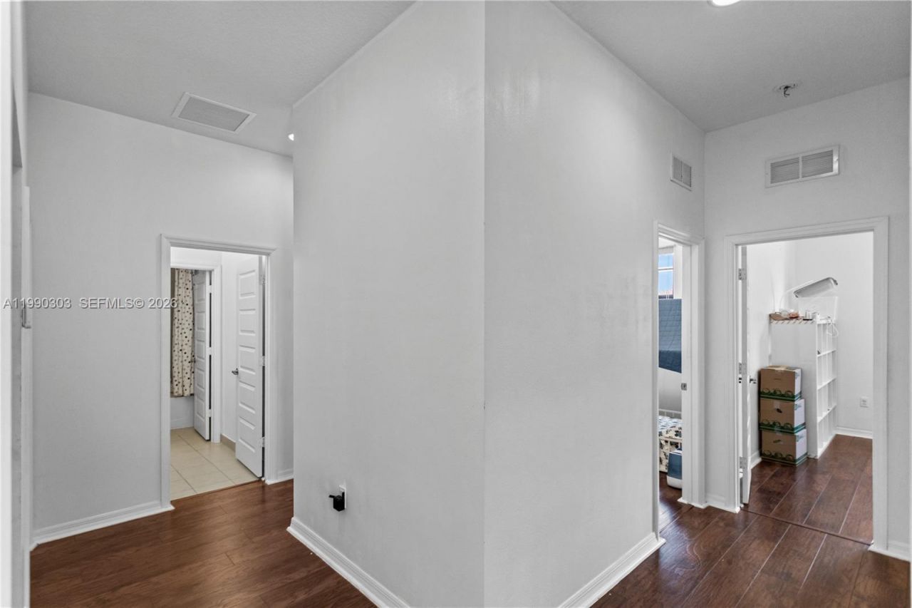 19244 NE 9th Pl, Miami, FL 33179 Photo