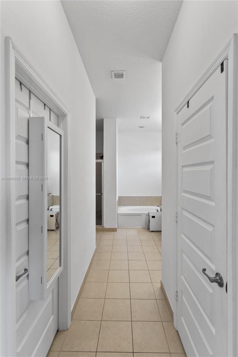 19244 NE 9th Pl, Miami, FL 33179 Photo