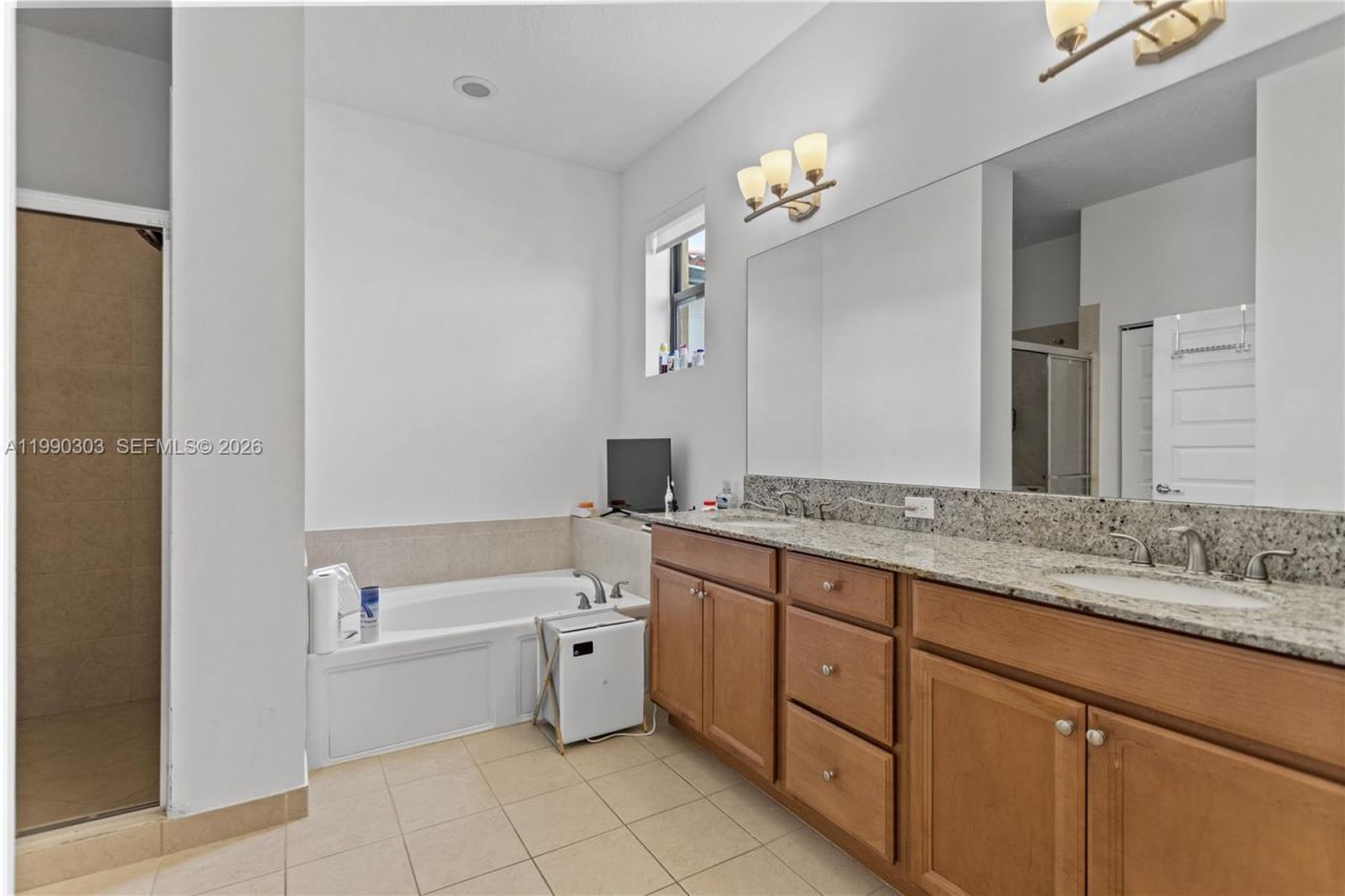 19244 NE 9th Pl, Miami, FL 33179 Photo