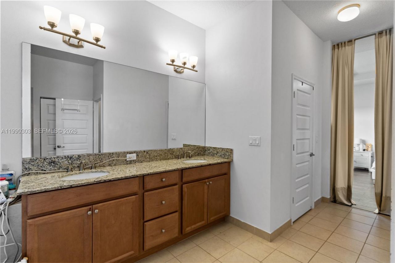 19244 NE 9th Pl, Miami, FL 33179 Photo