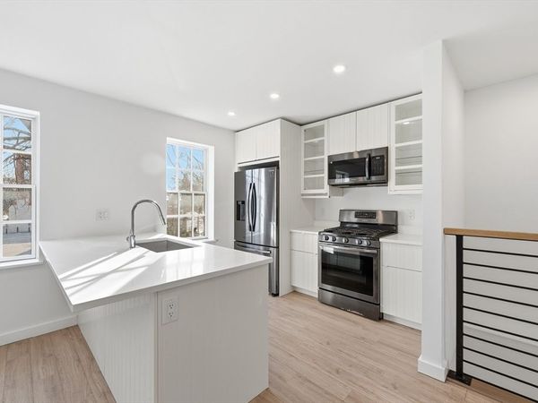 289 Central St, Lowell, MA 01852