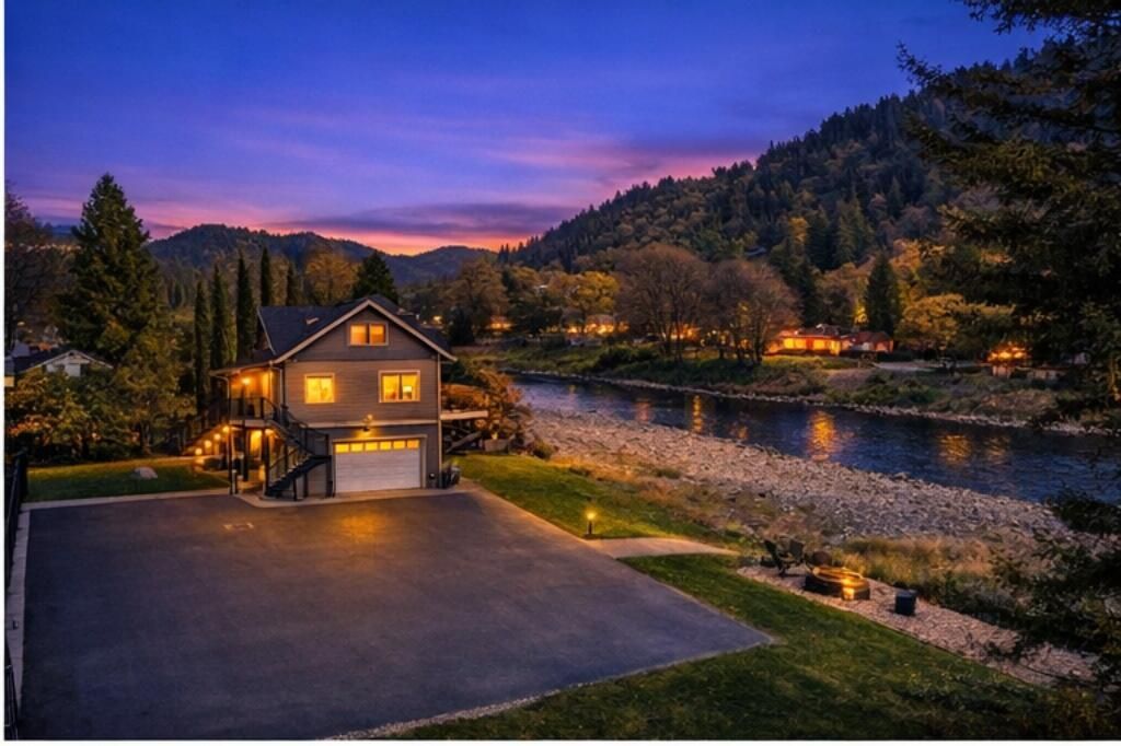 461 Fielder Lane, Grants Pass, OR 97526 Main Photo