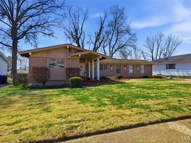 3630 Estates Drive, Florissant, MO 63033