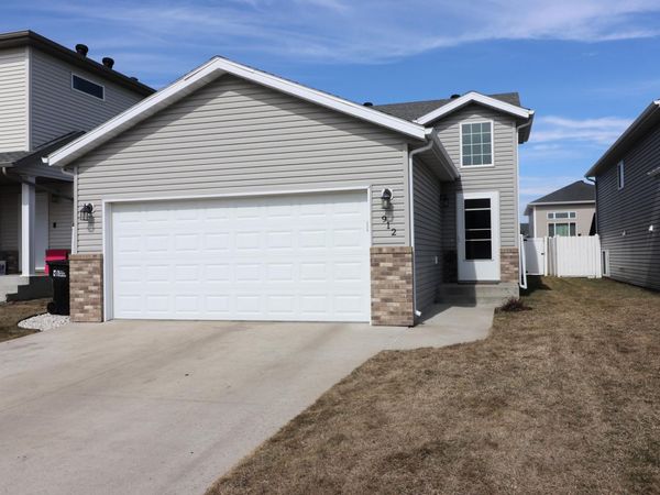 912 30th Avenue W, West Fargo, ND 58078