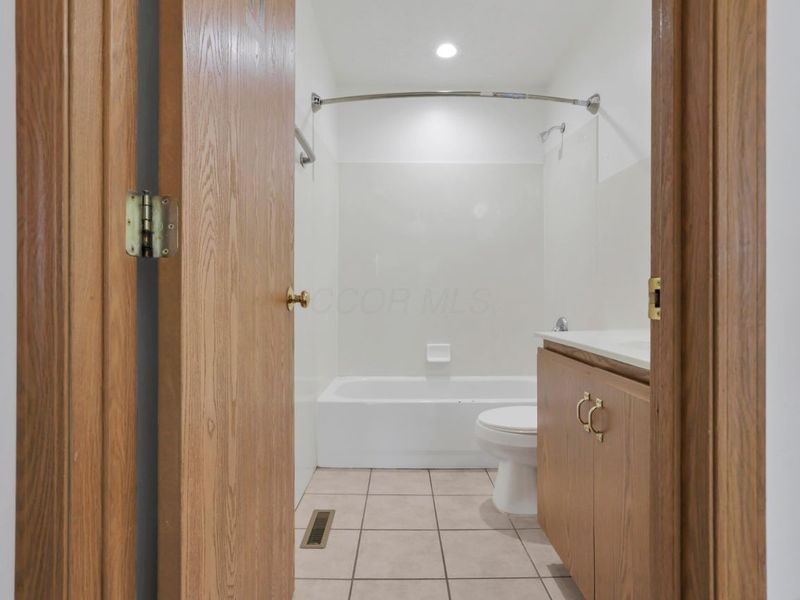 8992 Trinity Circle, Reynoldsburg, OH 43068 Photo 34