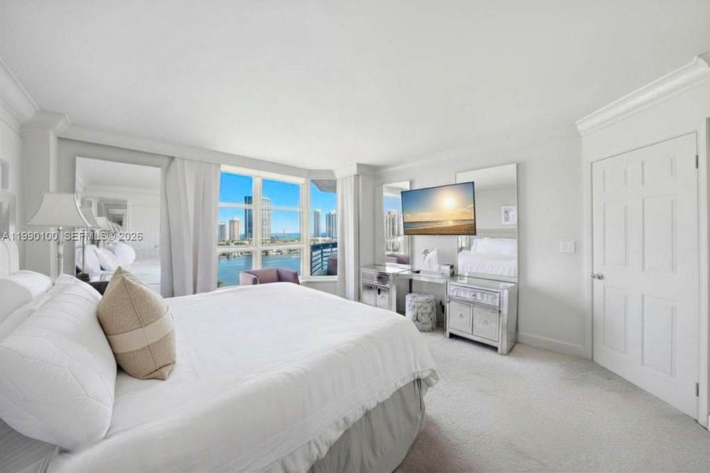 3530 Mystic Pointe Dr , Unit 1714, Aventura, FL 33180 Photo