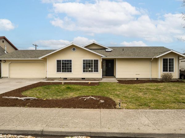 730 NW 19th Place, Redmond, OR 97756
