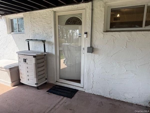 5 Sage Court , Huntington Station, NY 11746