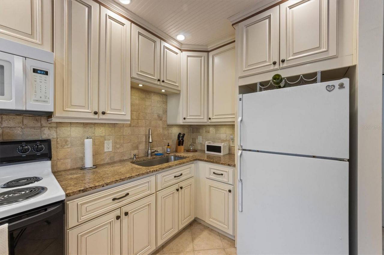 117 7th Street N, Unit 35, Bradenton Beach, FL 34217 Photo