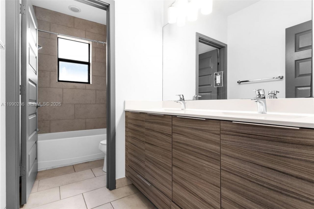 16058 SW 136th Way, Miami, FL 33196 Photo