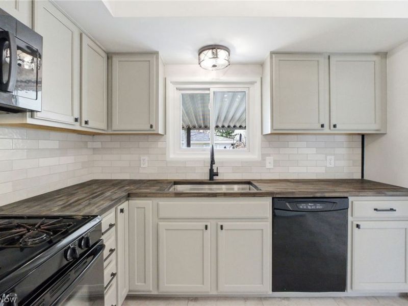 5314 Dartmouth Drive, Parma, OH 44129 Photo 3