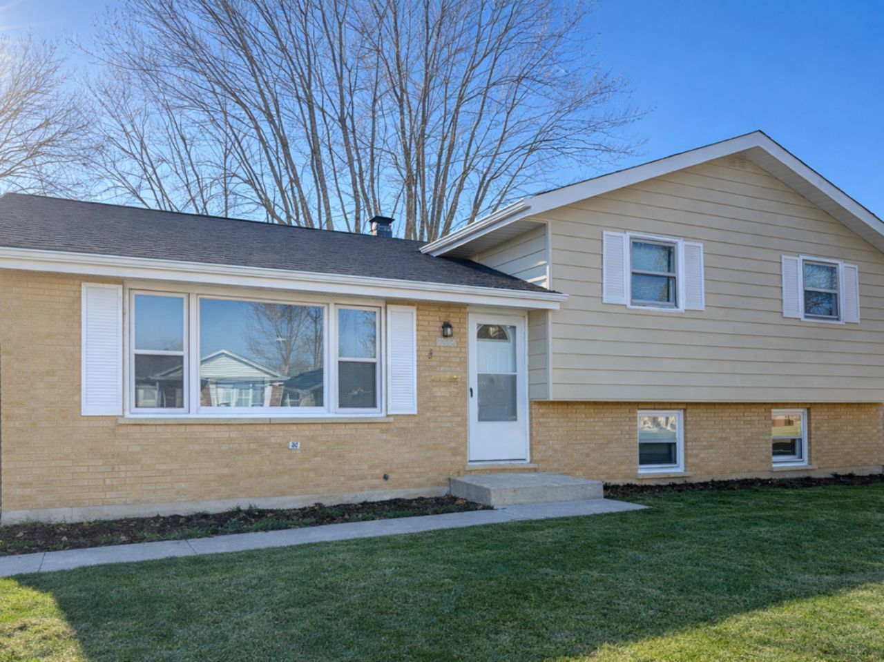 2432 Yeoman Street , Waukegan, IL 60087 Main Photo