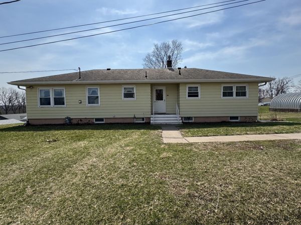 310 Benton Street , Le Claire, IA 52753