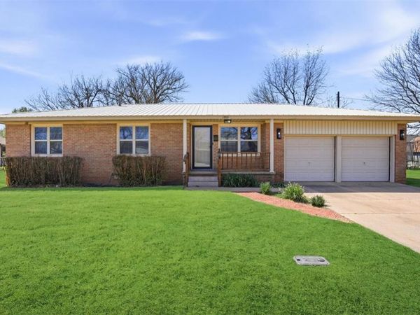 1905 N Oregon Street, Mangum, OK 73554