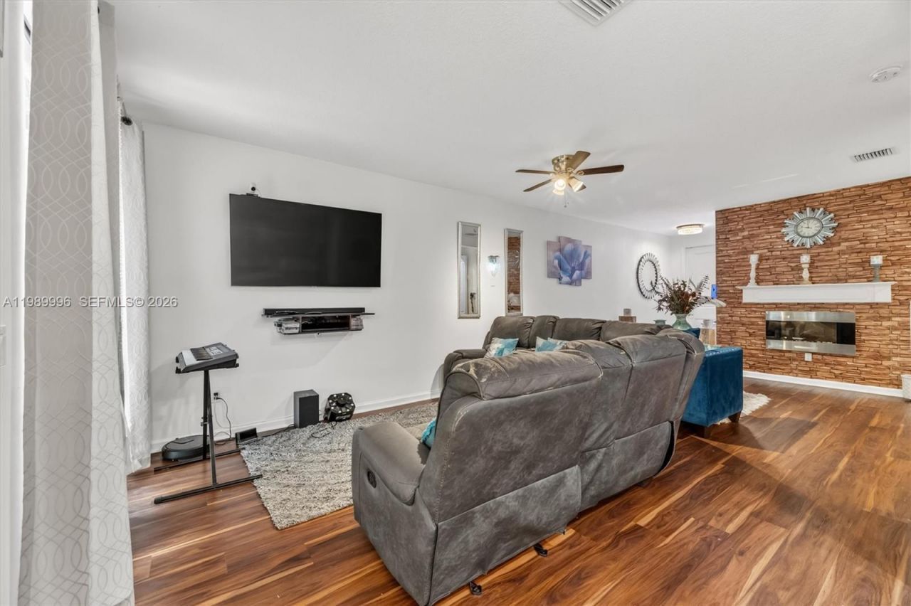 330 NW 33rd Ln, Pompano Beach, FL 33069 Photo