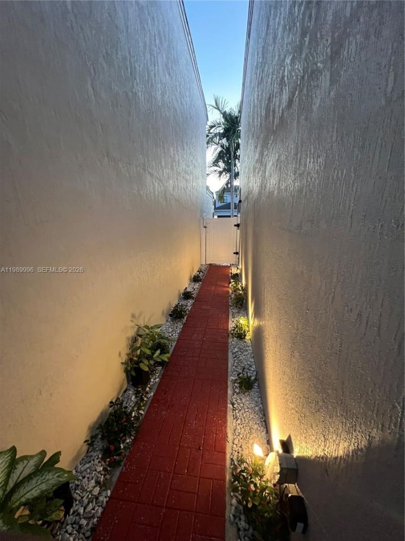 330 NW 33rd Ln, Pompano Beach, FL 33069 Photo