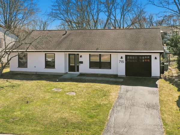 715 Surryse Road , Lake Zurich, IL 60047