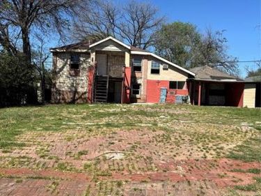 1201 E Davis Avenue, Fort Worth, TX 76104