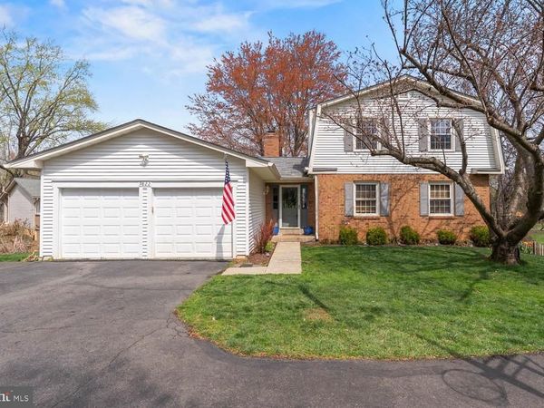 9822 WOLCOTT DRIVE, BURKE, VA 22015