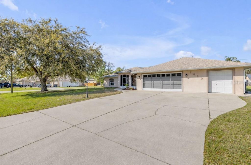 2530 Tamarind Drive, Edgewater, FL 32141 Photo