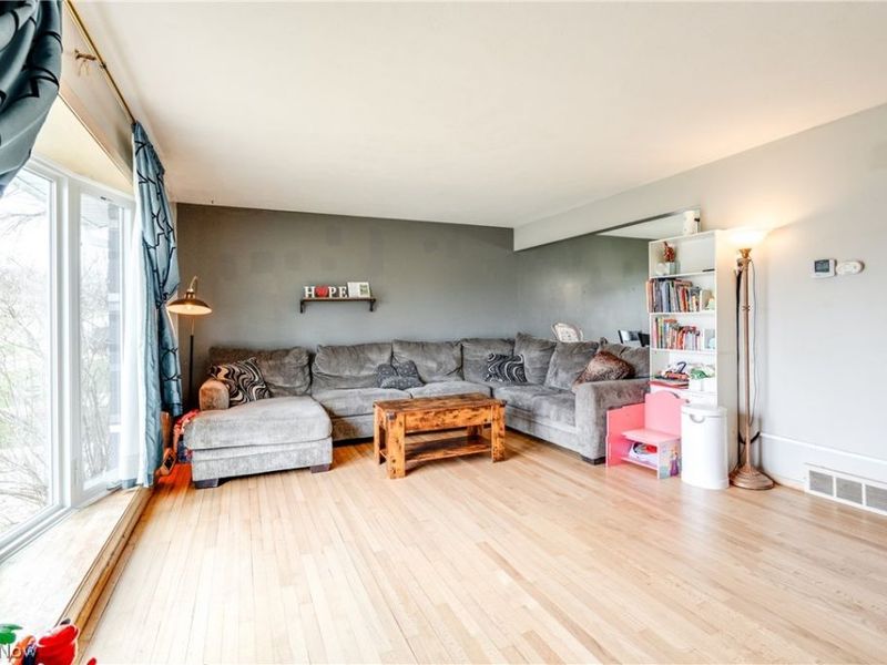 6826 Lynett Drive, Parma, OH 44129 Photo 4