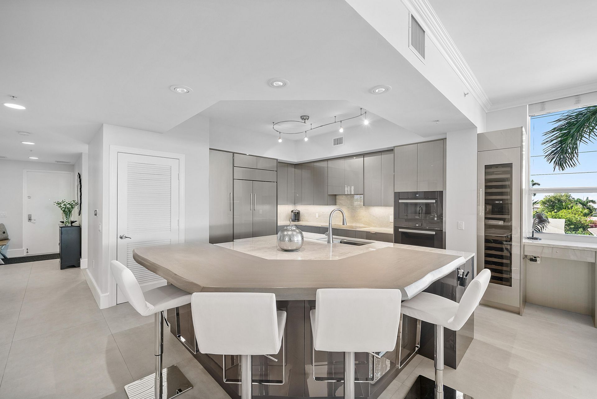 701 SE 21st Avenue, Unit 301, Deerfield Beach, FL 33441 Photo