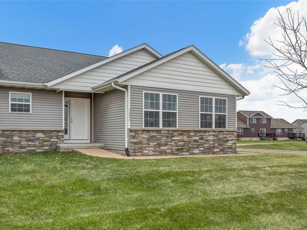 3098 Sherwood Drive , Marion, IA 52302